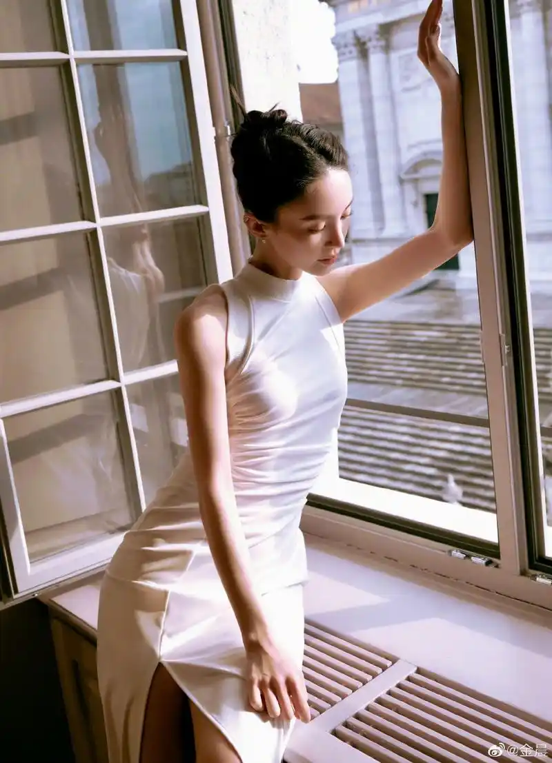 金晨  高跟凉鞋美腿