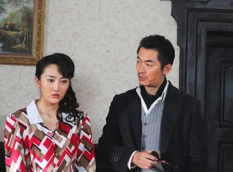 高姝瑶身着军装帅气逼人