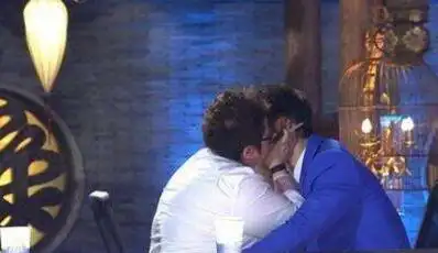 韩红管彤接吻照流出曝光韩红和管彤结婚的谣言是怎么传出来的