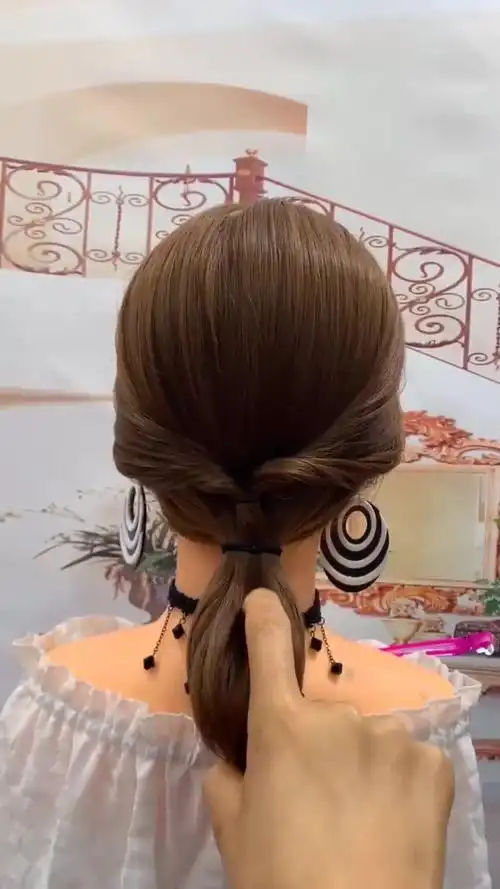 职场女性可以这样扎,端庄大气,让人眼前一亮