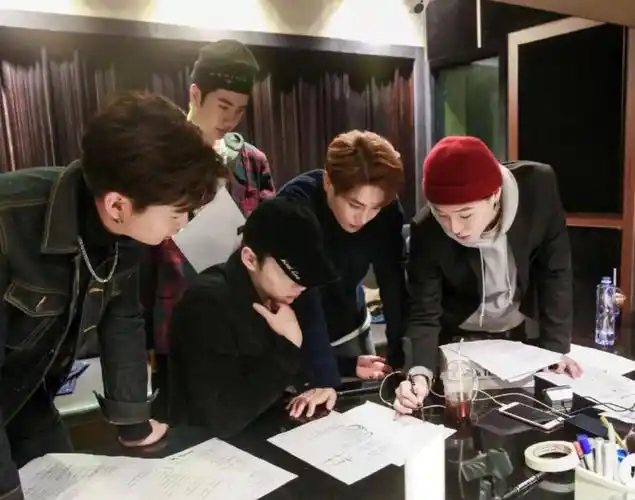 最近一直在考古,越考古越上头,好喜欢uniq真是个宝藏男团,每个成员