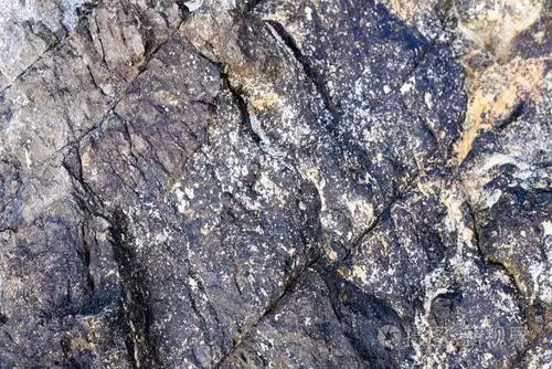 岩石的纹理和表面的背景.裂纹和风化的天然石背景