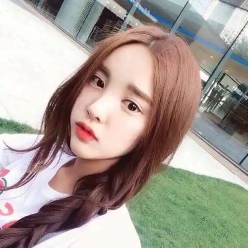 女生双麻花嘟嘴卖萌头像