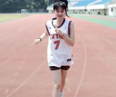 图黄灿灿篮球运动写真欣赏恬静活泼各占一半的女神