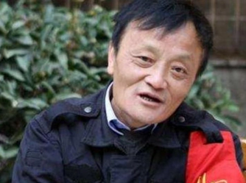 4位长得像马云的人第二位暴富最后一位不想靠马云赚钱