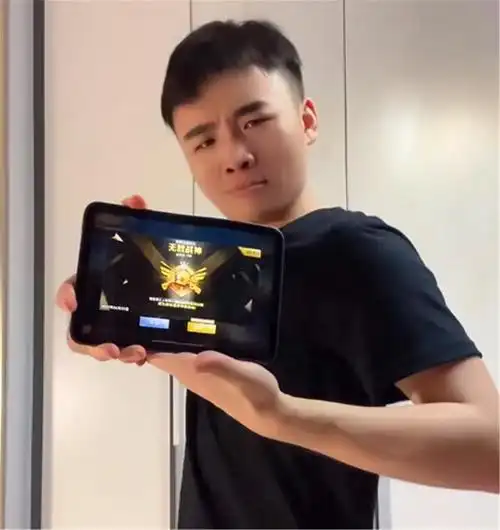 无数年轻人加入到这个可以展现自我的平台,和平精英主播牧童就是其中