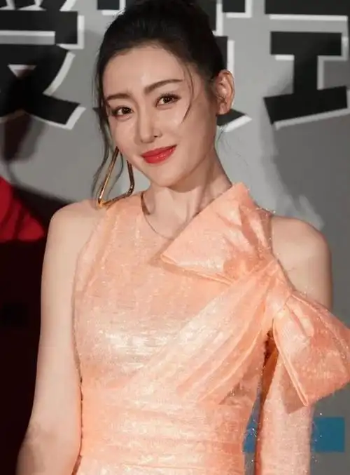 张天爱其实也可以算是草根出身,1990年10月28日出生于黑龙江省绥化市