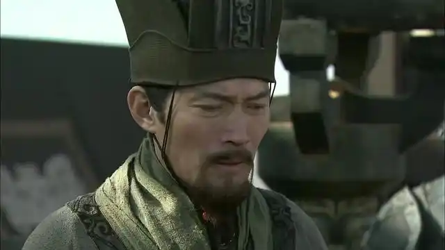 程昱,曹操帐下谋士里最强的武将,第一个坐上都督的人