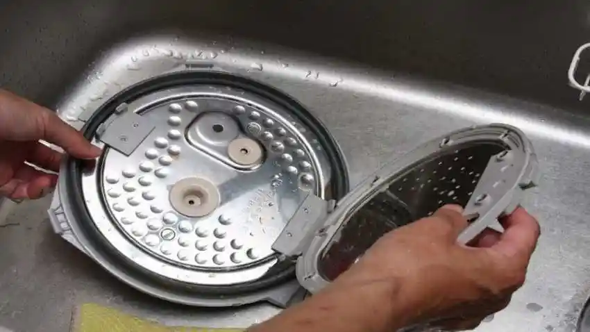 电饭煲盖子怎么拆洗