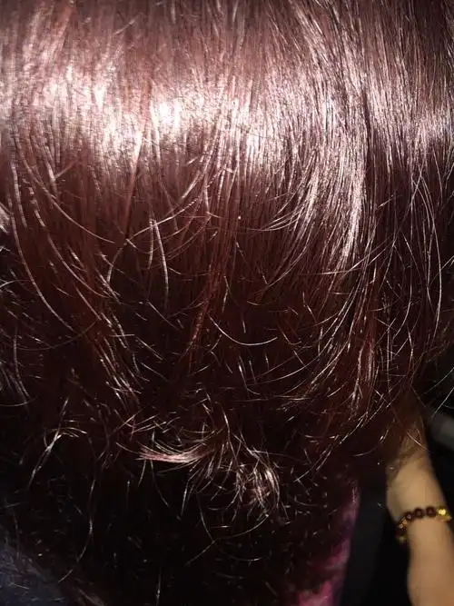 染了酒红色,单位不行染太浅的色系啊!