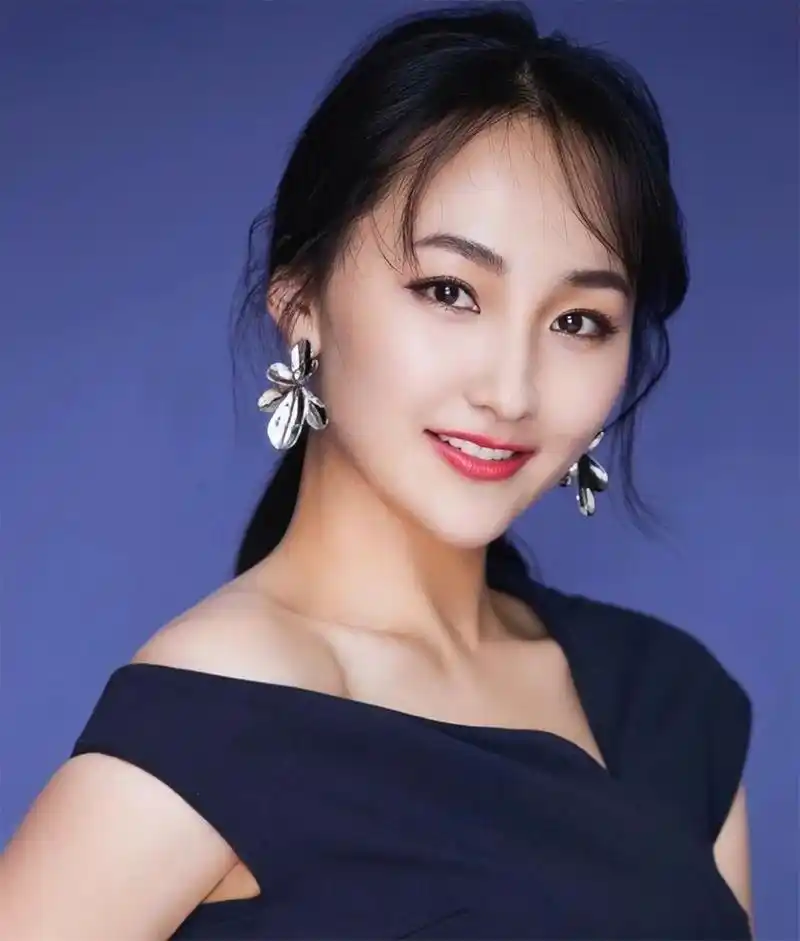 这个女演员实在"倒霉",她就是于震的妻子辛月.