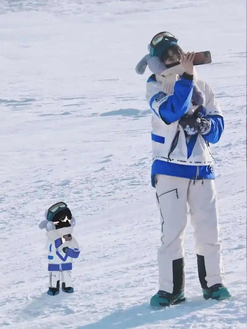 只恨科技不够发达,无法逆着时光回去陪你长大 #贺峻霖 #宝藏 - 抖音