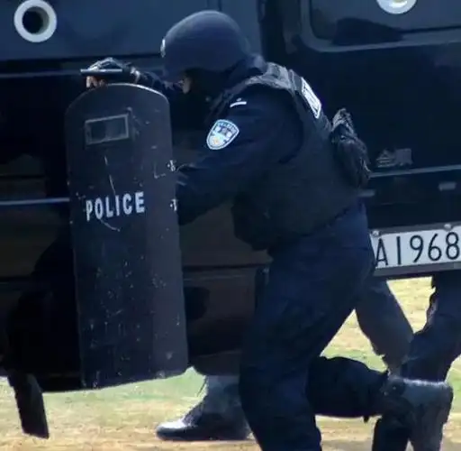 警察经常使用的防暴盾牌是什么材质的,能防得住子弹吗?