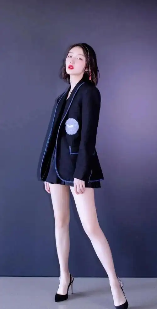 越来越女人味的周冬雨