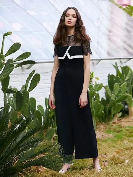 anotherone女装品牌2019春夏一字领荷叶袖连体裤阔腿裤长裤