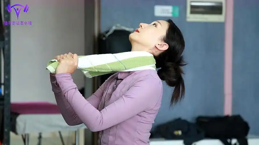 毛巾对颈椎病竟有妙用?1个养生小妙招,赶快拿走,拯救你的颈椎