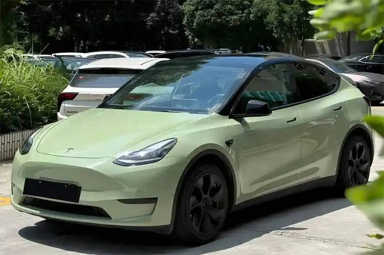 特斯拉model y改色:水晶卡其绿的独特魅力!