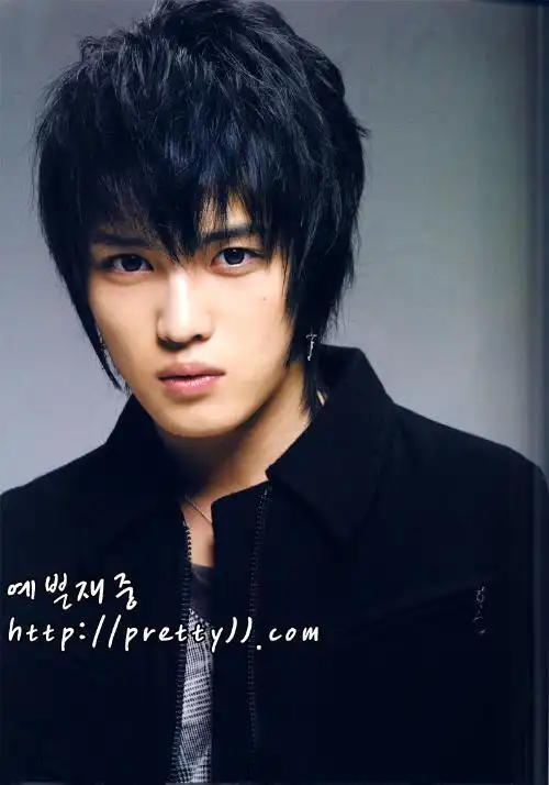 金在中的发型是怎么设计的?说的具体点.