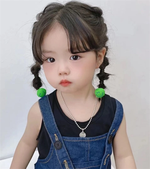 小女孩泡泡辫扎发 可爱软萌气质足_儿童发型 - 美发站