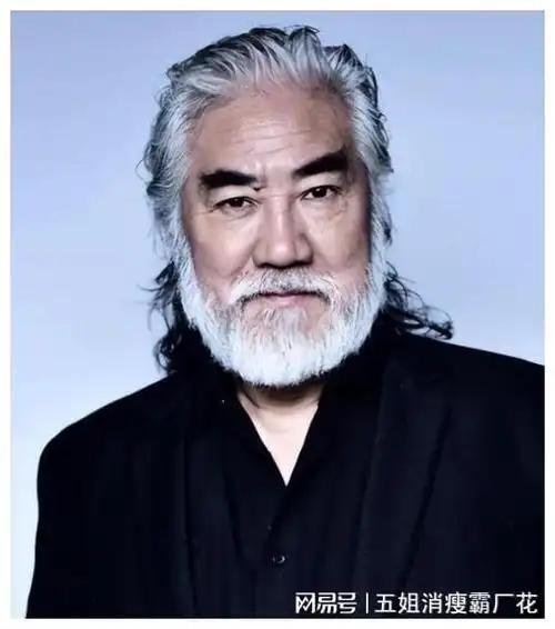 张纪中疑似再当爹,与妻拍私房照尺度大,72岁不服老!