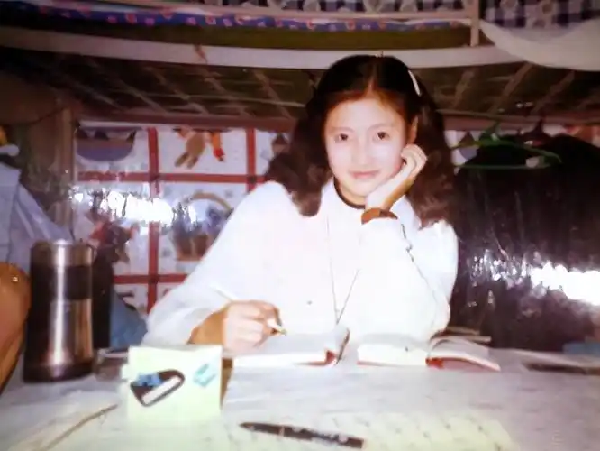 回顾主持人春妮坚持丁克二婚嫁给刚强如今一家三口幸福甜蜜