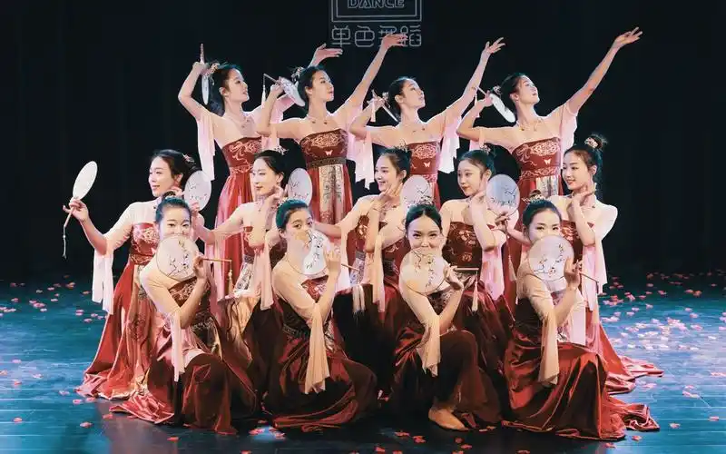 古典舞群舞醉叹盛世不知天上宫阙今夕是何年单色舞蹈武汉中国舞导师