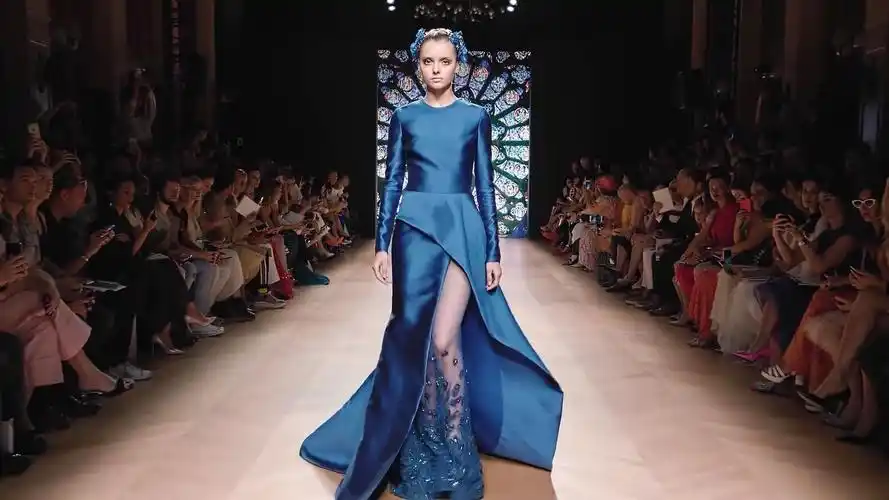 欧美时装t台秀,魅力超模性感迷人,给人不一样的视觉盛宴!