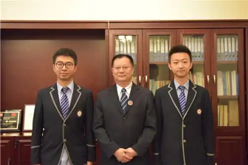 成都"最美校服"大比拼,你的母校亮了吗?