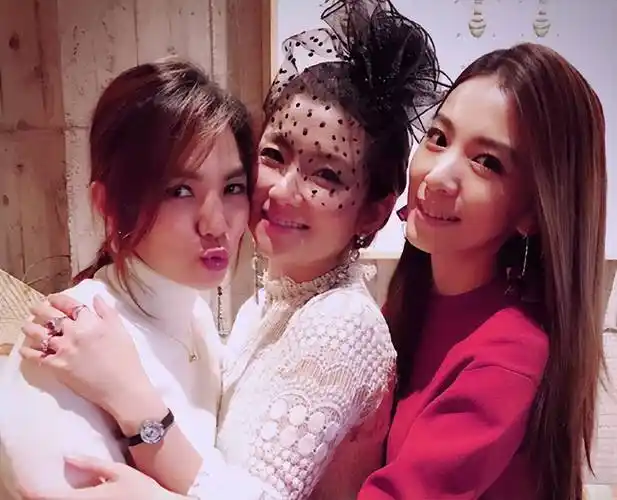 但遗憾的是,任家萱生产当天,她的妹妹任容萱因工作原因无法到医院陪她