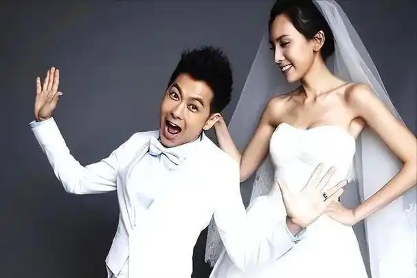 林志颖一家五口出国游被偶遇,真人又胖又显老,kimi 身高超爸爸