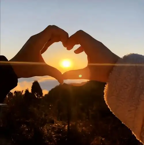 背影女头 | 夕阳下氛围感女生头像_漂亮_网络综合_微信