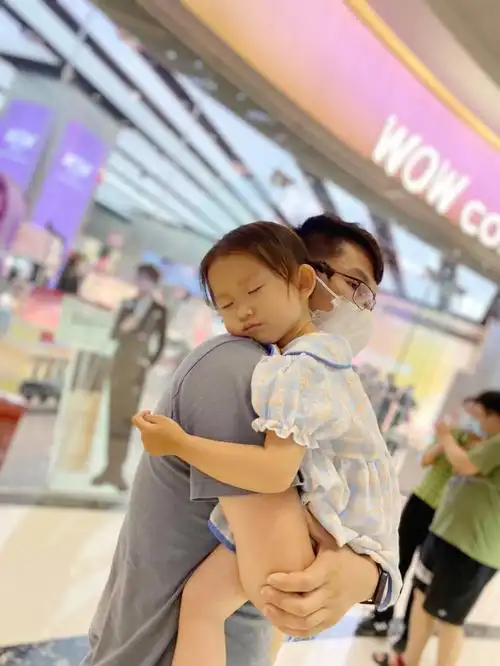 这一刻的温暖只属于爸爸