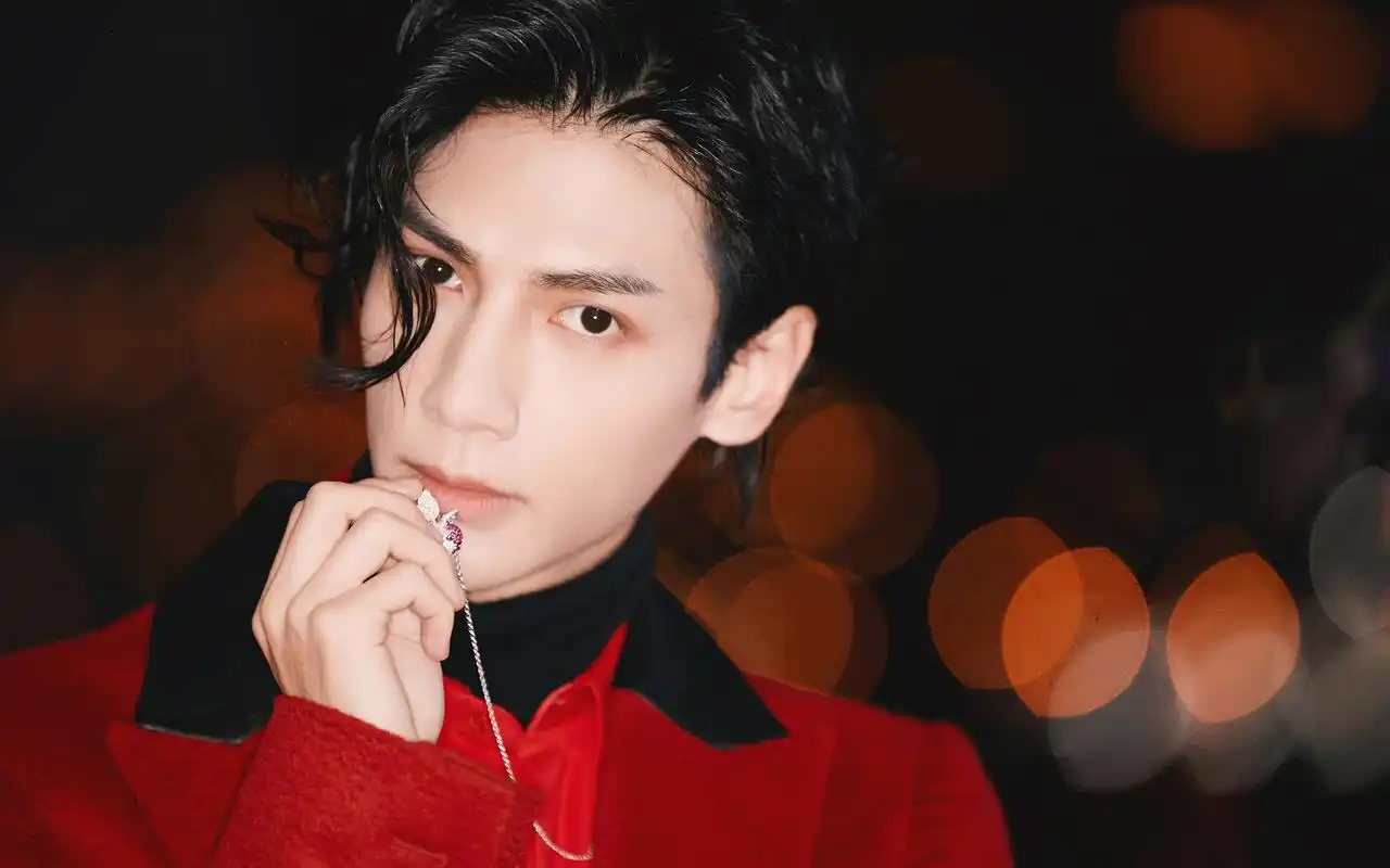 罗云熙精致帅气写真桌面壁纸