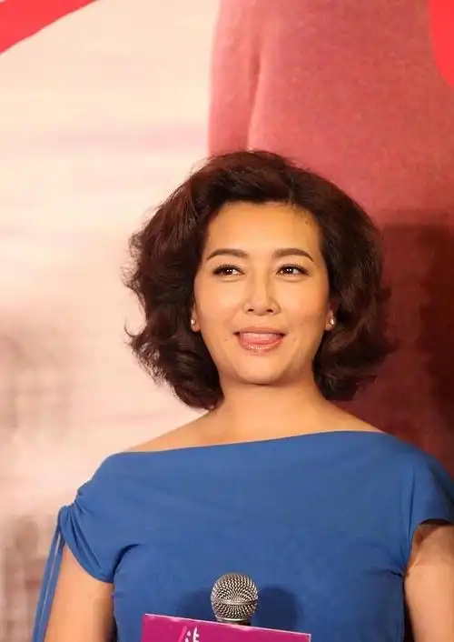 55岁江珊发型时尚妆容宜人穿衣年轻美成妈妈辈榜样