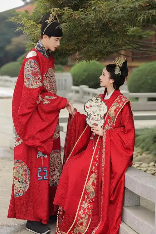 明制婚服明朝结婚婚宴皇后金通缎大衫霞帔男女马面裙