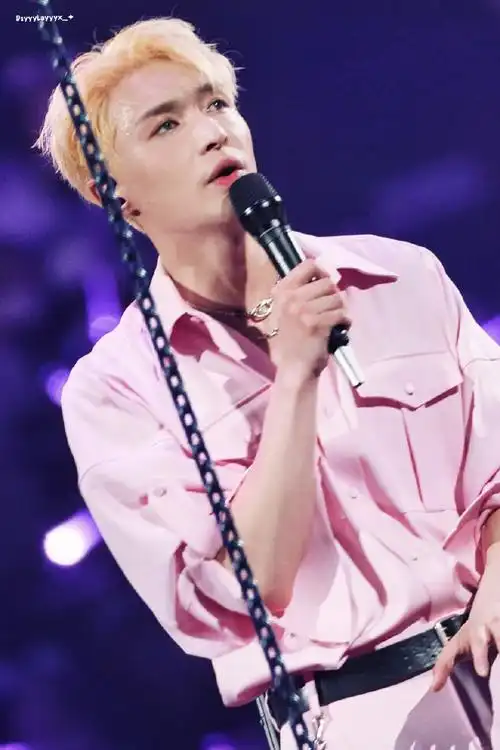 张艺兴2023大航海巡演##张艺兴成都演唱会##张艺兴粉衣造型直拍