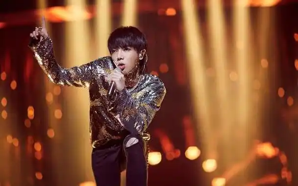 脸长,褶子多,嘴巴凸,这8位男星看似很帅,实际越看越怪