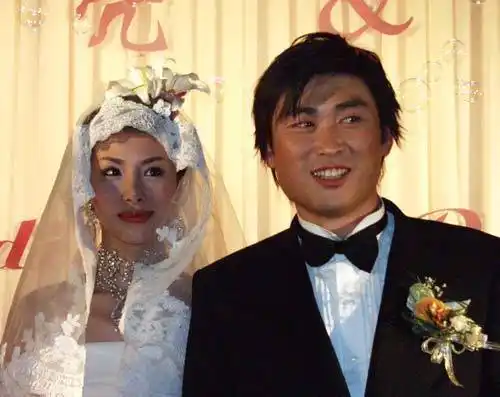 足球明星老婆个个貌美如花(图)