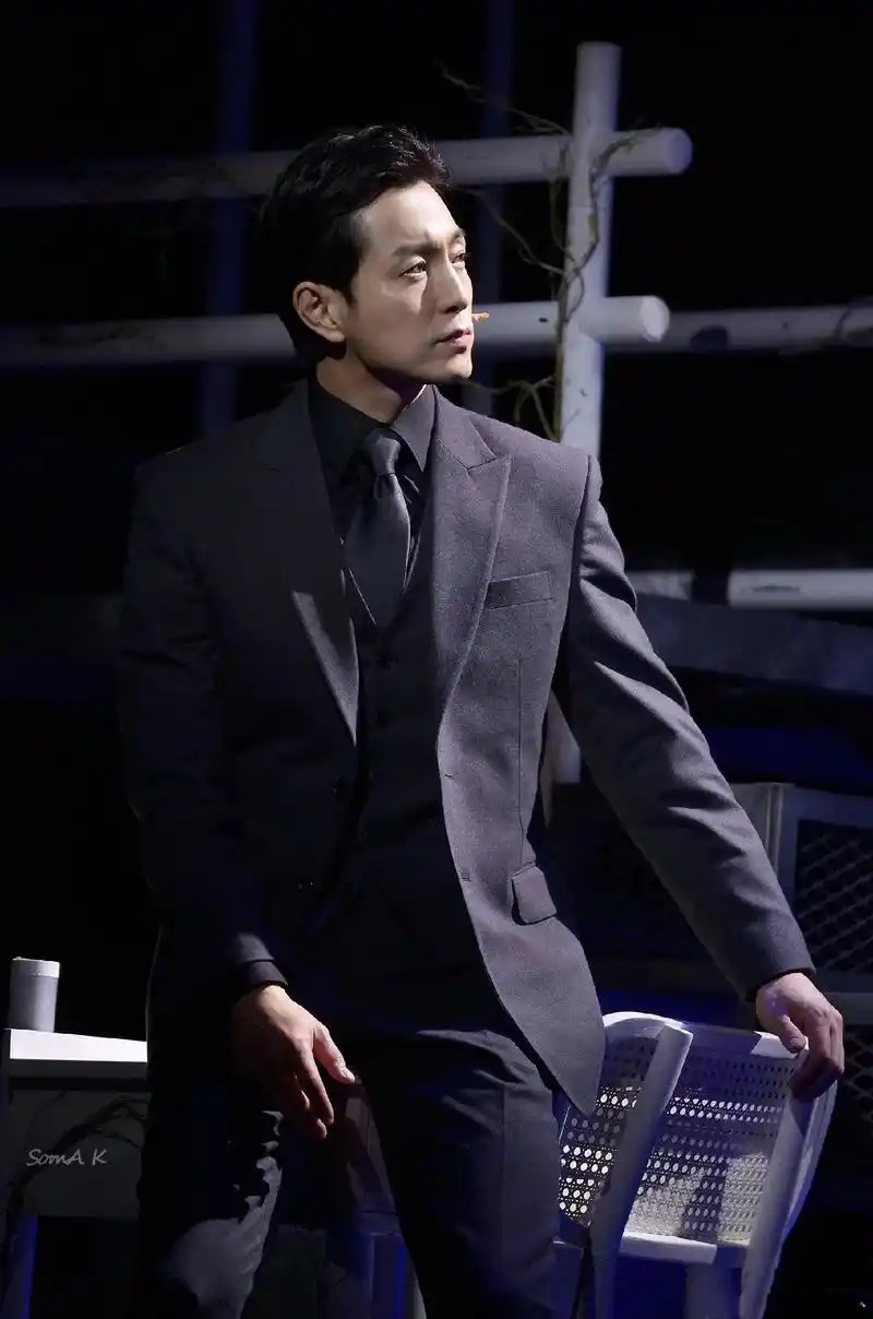 像是珍藏的红酒,越品越沉迷,韩国大叔届的天花板,真是帅发财了