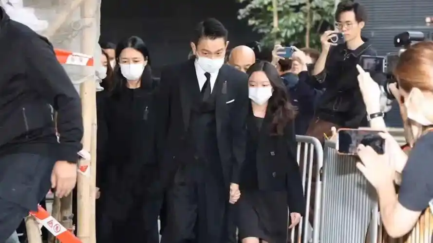 刘德华低调结婚15年后,澄清妻子不叫"朱丽倩",首次揭露其妻真名