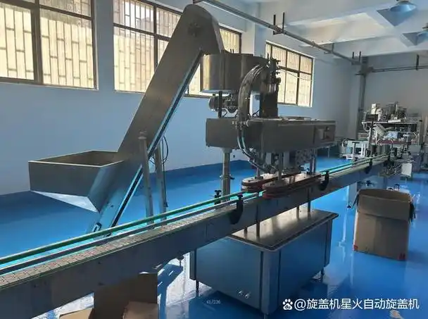 自动跟踪式玻璃瓶旋盖机是一种专门用于旋紧玻璃瓶上的瓶盖的机械设备