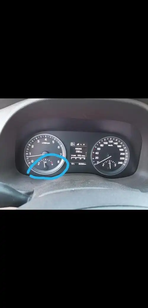 现代新途胜的仪表盘这个位置表针低了这个是代表啥啊应该添加什么液体