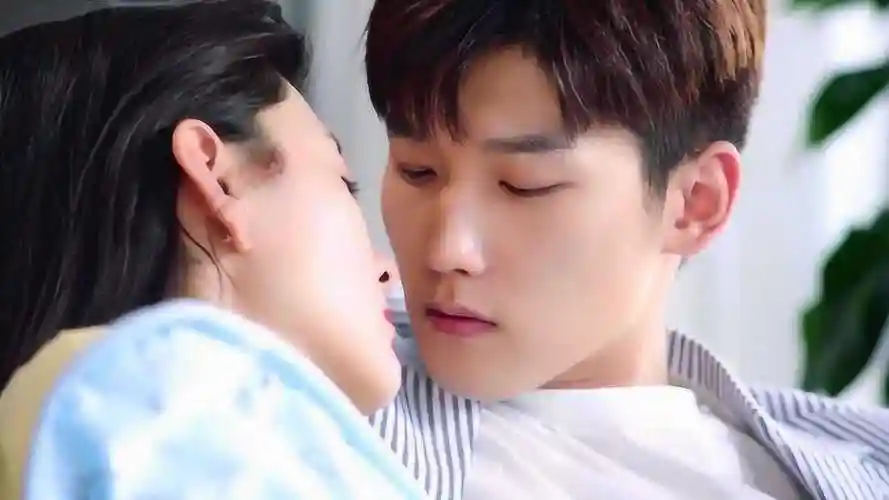 你是我的命中注定邢昭林梁洁暗生情愫两人情不自禁热吻画面太甜了