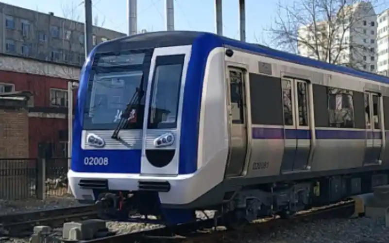 【北京地铁】北京地铁二号线02008车回库