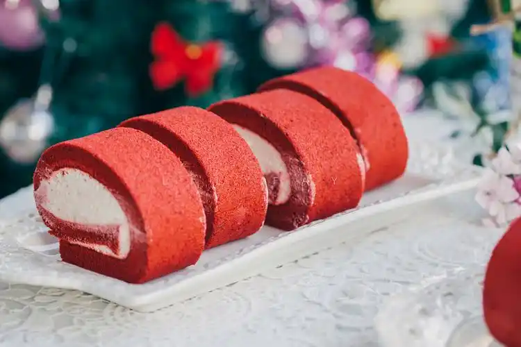 高贵优雅的红丝绒蛋糕卷,让你拥有不一样的下午茶时光