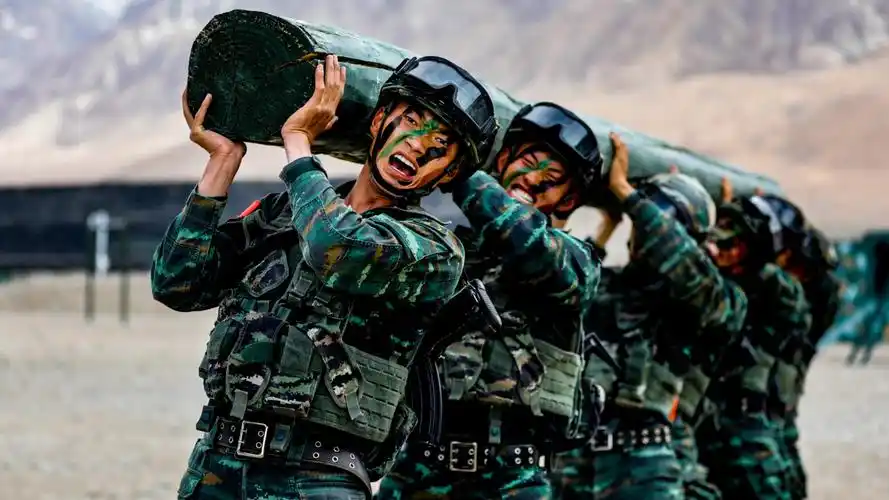 现场直击!武警特战队员演兵帕米尔高原