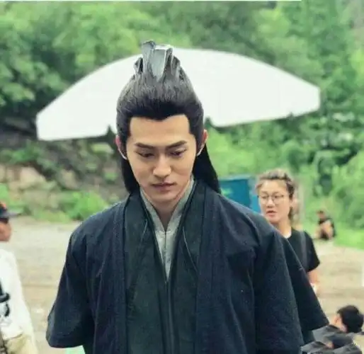 《庆余年》蒙眼五竹成亮点,取下眼罩很帅气,不再是浮夸版李逍遥