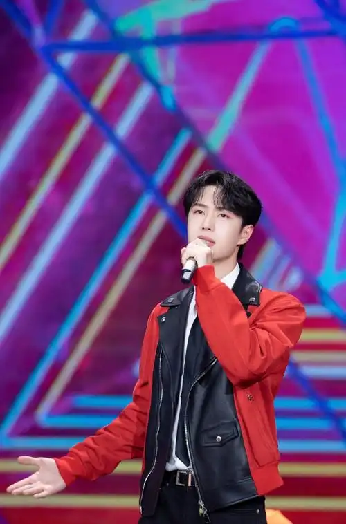 02.26 央视元宵晚会【王一博】 - 堆糖,美图壁纸兴趣社区