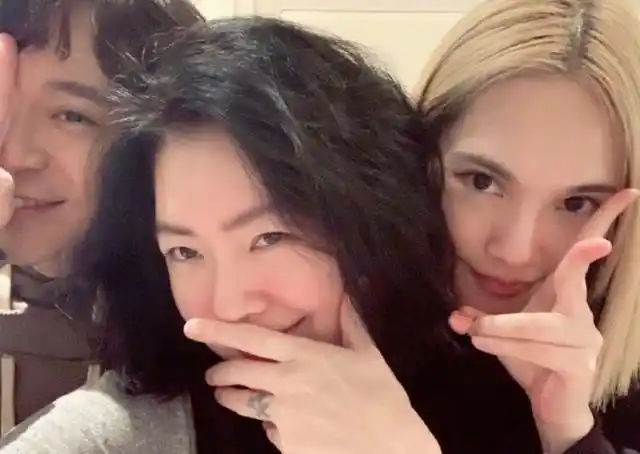 吴青峰的人缘到底多好,前刚和杨丞琳聚完会,后又和蔡依林玩自拍