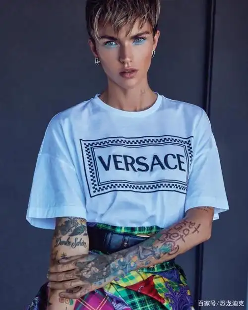 《蝙蝠女侠》扮演者:鲁比·洛斯,比男人还帅的女人